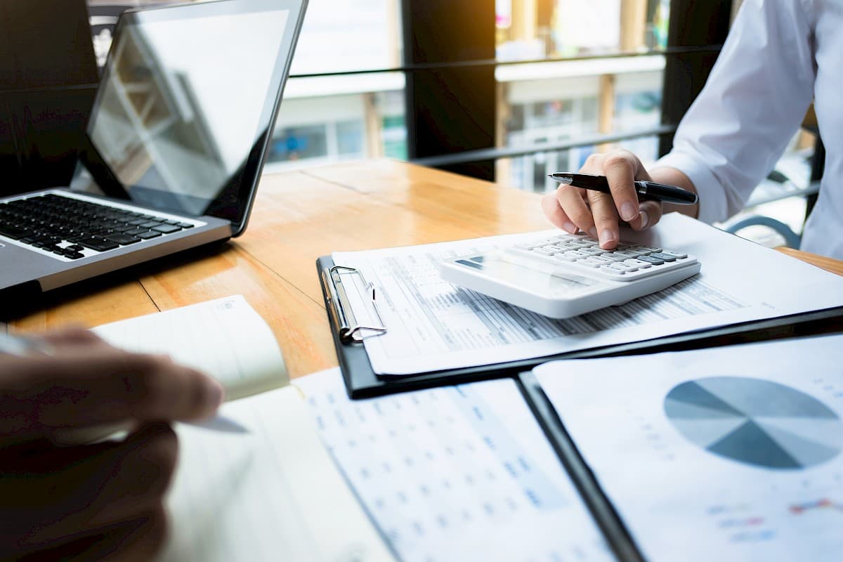 Duty drawback calculator and customs brokerage analysis